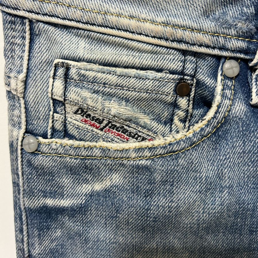 DIESEL刷白刷破牛仔褲-10