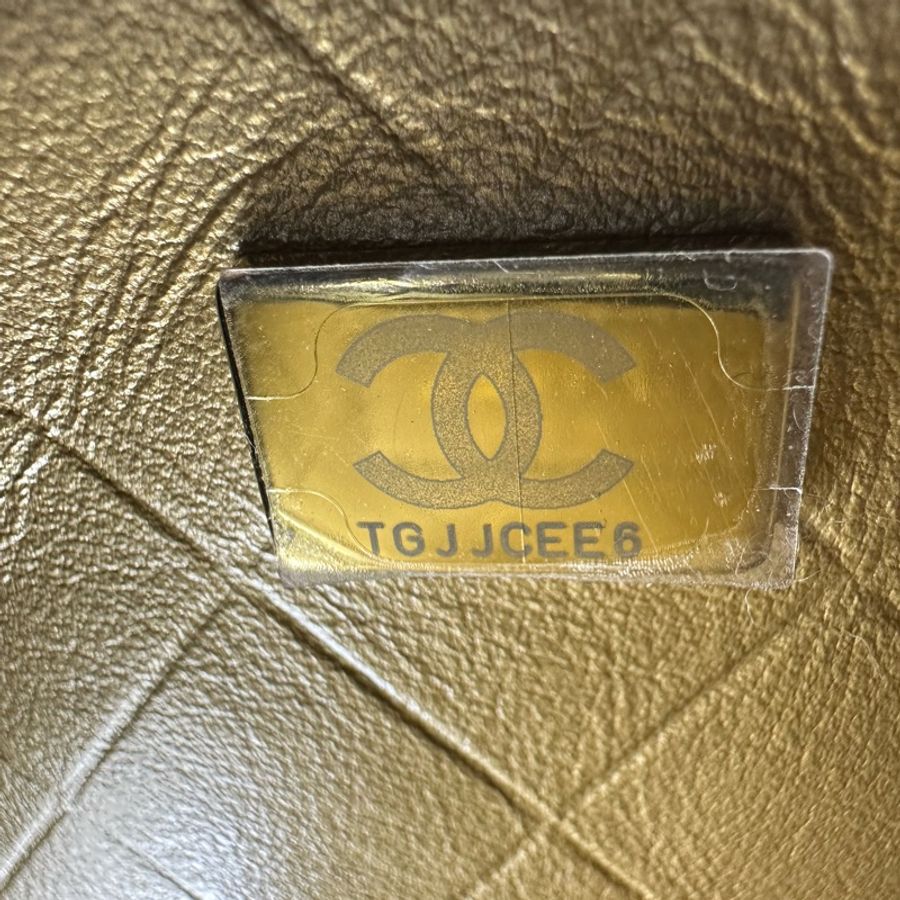 CHANEL香奈兒 22C早春系列黑金徽章Logo鴛鴦金屬扣CF-5