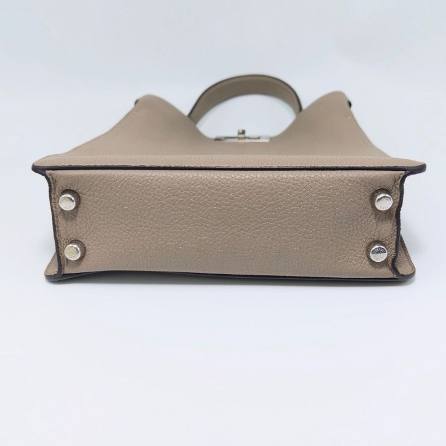 FENDI peekaboo系列大象灰銀扣手提肩背公事包17*33*8 98新配件塵袋雨衣-4