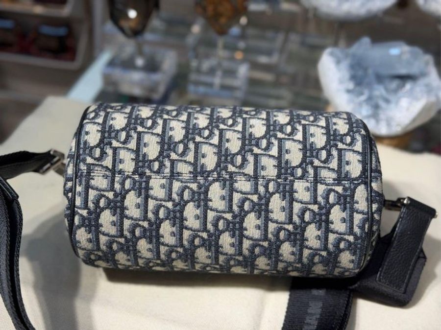 CHRISTIAN DIOR 新款 深藍 LOGO 側背包 斜背包 圓筒包 95新 割愛39999🛫-5
