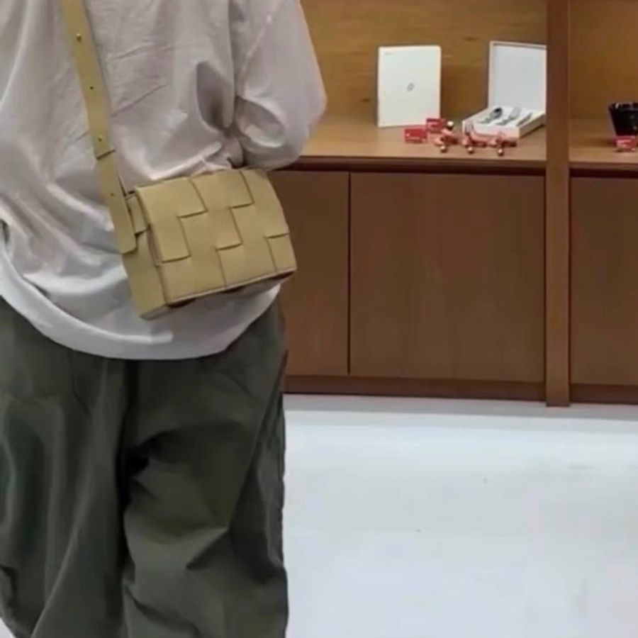 【95%新 ✨ 全網最低價!】BV cassette 新款 編織包15格 裸色 小羊皮 手感非常軟 男女生適合用-8