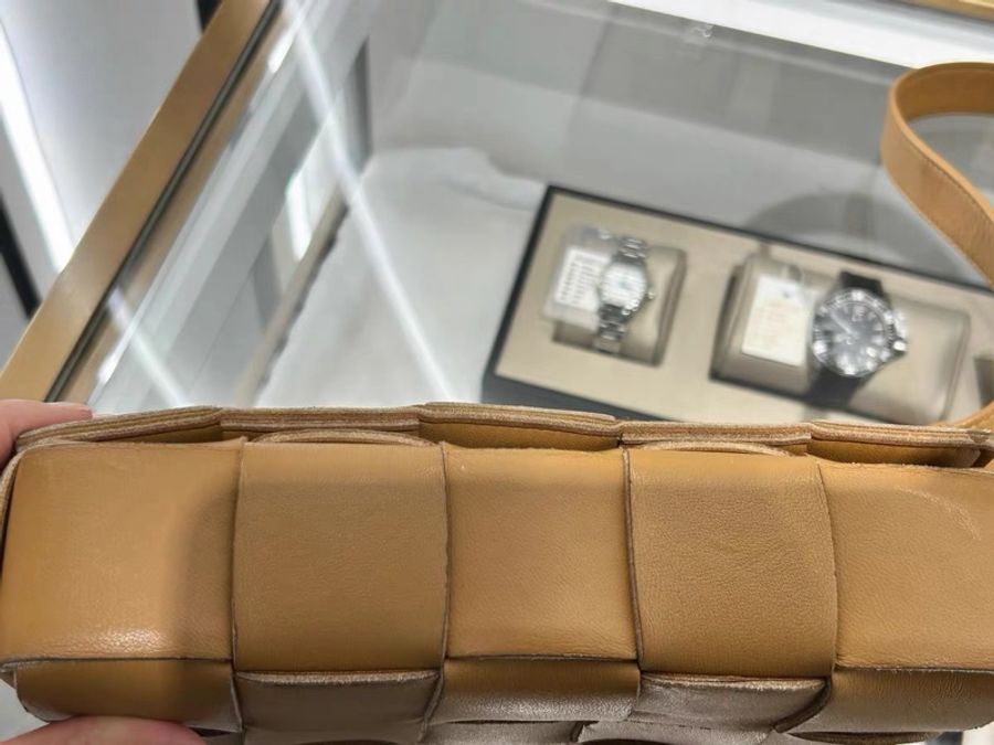 【96%新 ✨ 全網最低價!】BV cassette 15格 焦糖色 小羊皮 手感非常軟 男女生適合用-13