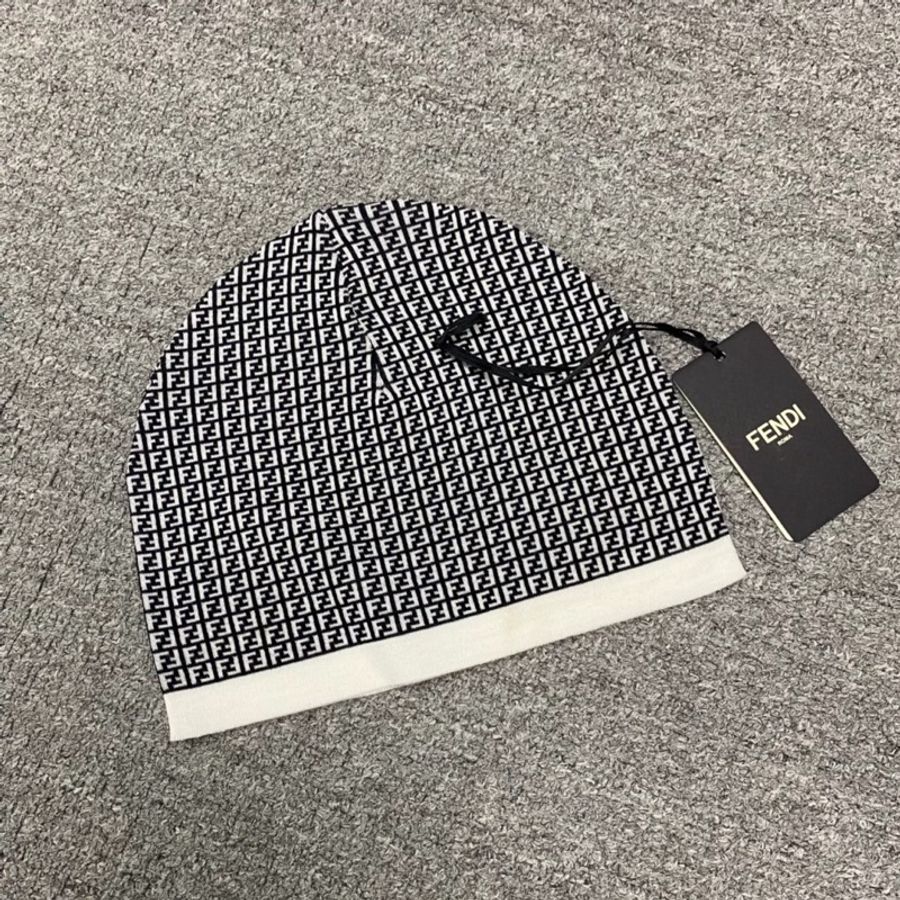 促銷品 Fendi 滿logo羊毛冷帽-3