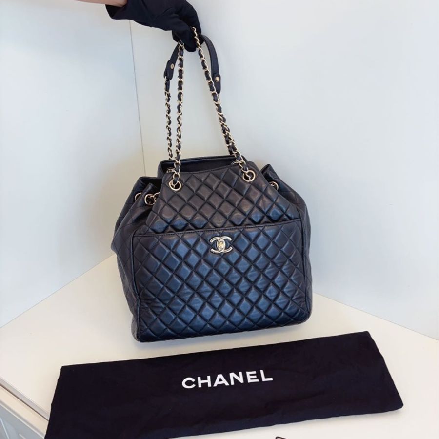 ✨Chanel 黑金水桶包 98新 部分膜還在🖤-9