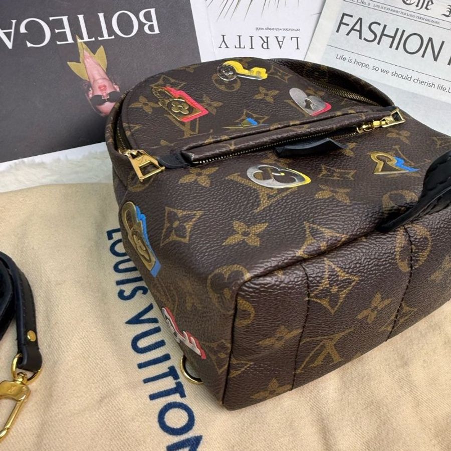 LV Palm Springs 棕色拼多色 老花拼鑰匙印花 塗層帆布 mini 雙肩包-4