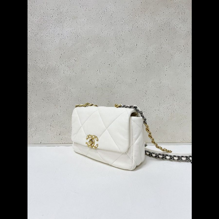Chanel 19bag small
白色金扣小號-4