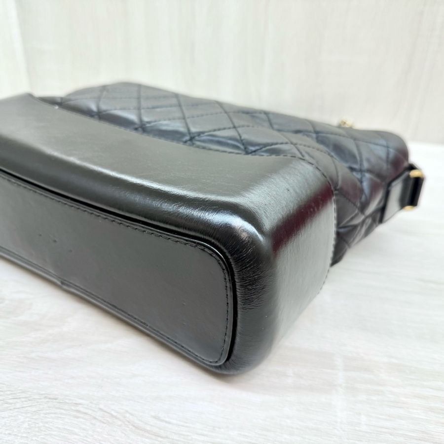 CHANEL黑色揉製牛皮大號流浪包A93824-6