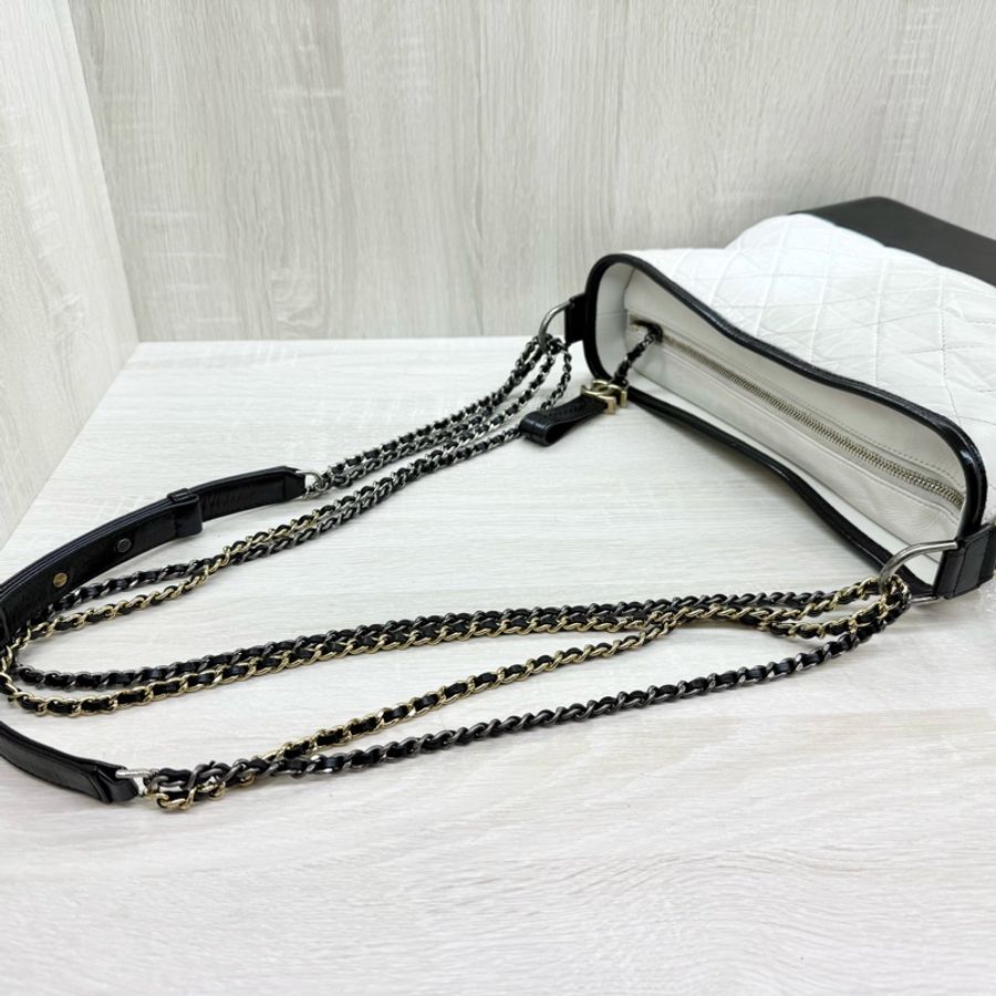 CHANEL黑拚白牛皮菱格紋大號流浪包A93824-10