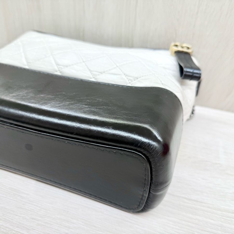 CHANEL黑拚白牛皮菱格紋大號流浪包A93824-11