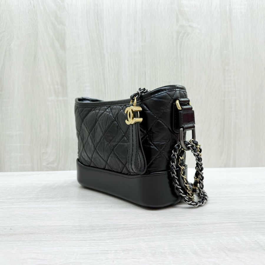 Chanel黑金菱格紋揉製牛皮小號流浪包A91810-2