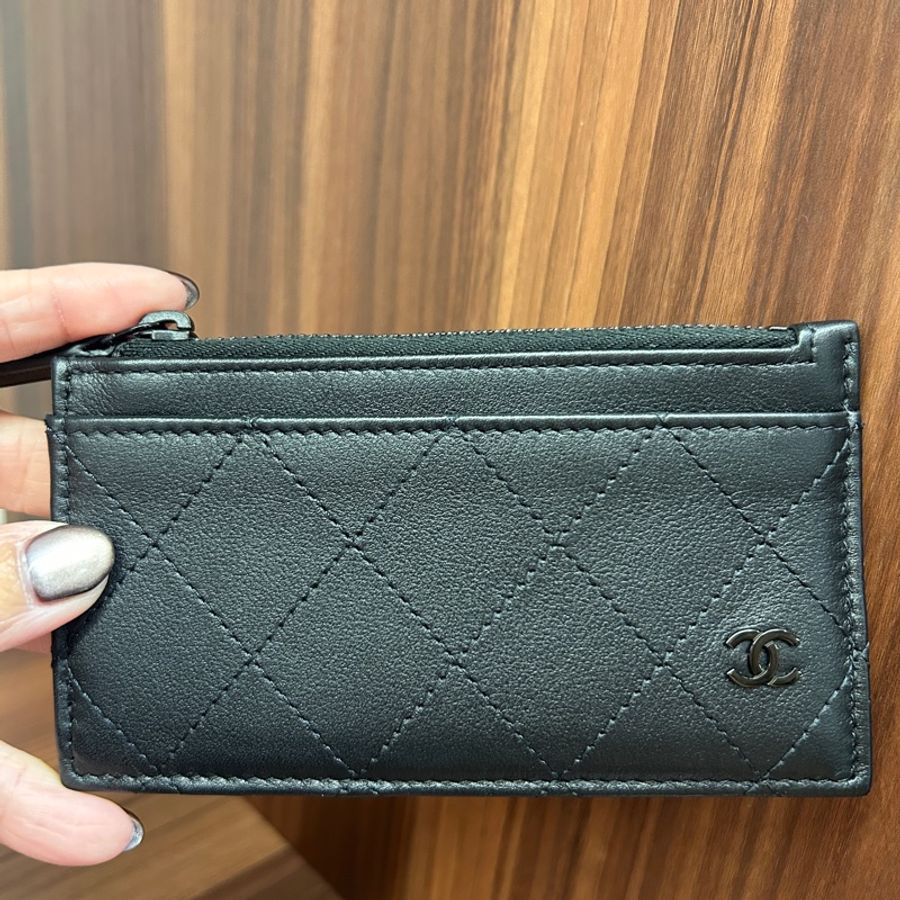 搶手貨😍 Chanel 黑牛皮菱格黑logo 一字拉後5卡卡包-5