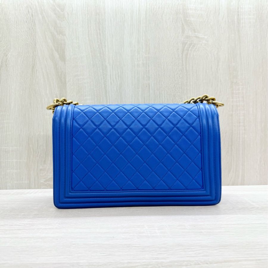 CHANEL 藍色牛皮菱格紋金釦 BOY 28-1