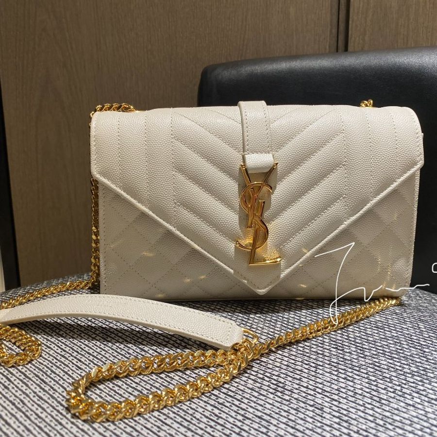 YSL 聖羅蘭荔枝白色牛皮金色金屬斜紋ENVELOPE粒面皮革小型信封袋-1