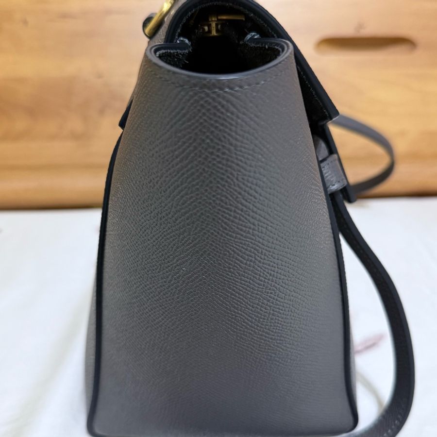 Celine斯琳belt bag荔枝紋中款Micro鯰魚包水泥灰-4