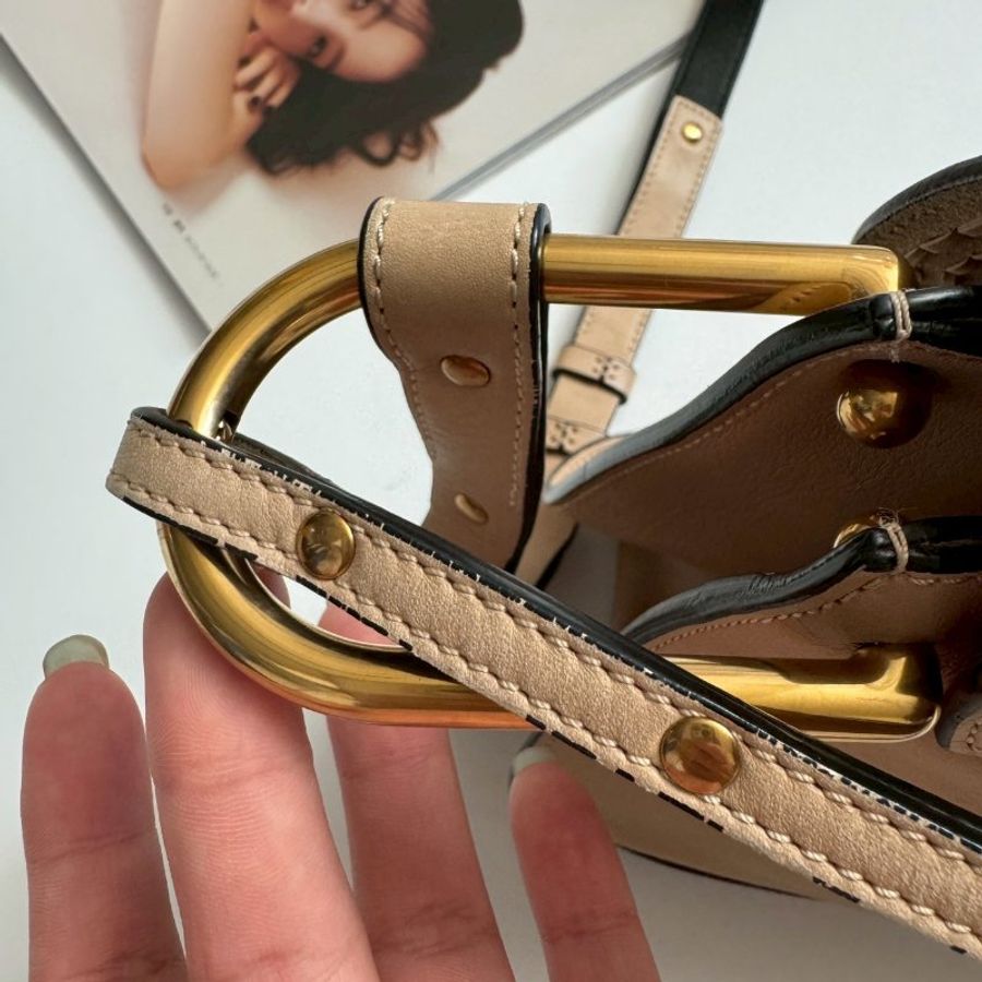 🎉知性溫柔 Chloe 奶茶色馬鞍流蘇斜背包GM-33