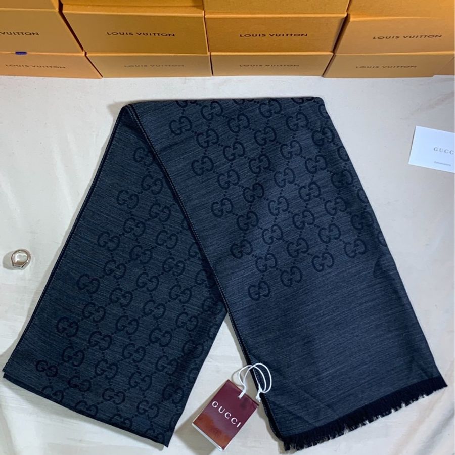 ‼️全台最甜 全新未用 Gucci 古馳 黑灰老花滿版雙色 圍巾披肩-4