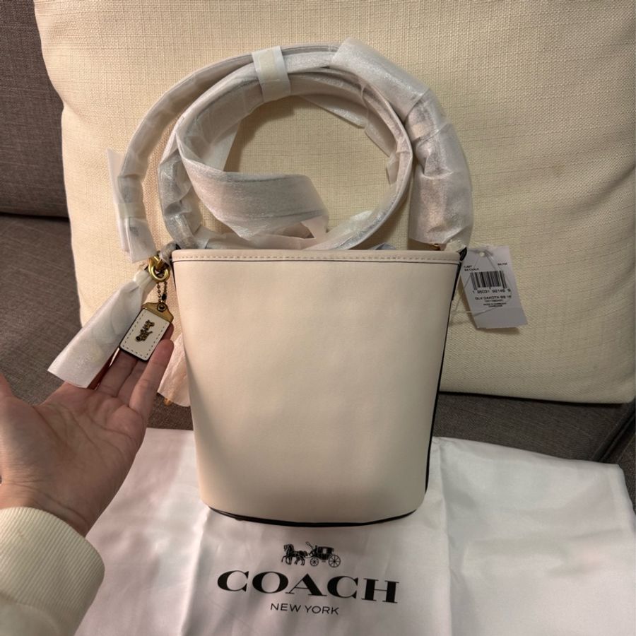 Coach DAKOTA 16 水桶包 -白色 ✨全新吊牌未拆✨-1