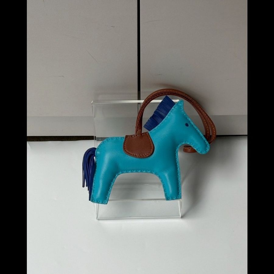 Hermes 藍色皮革小馬吊飾-1