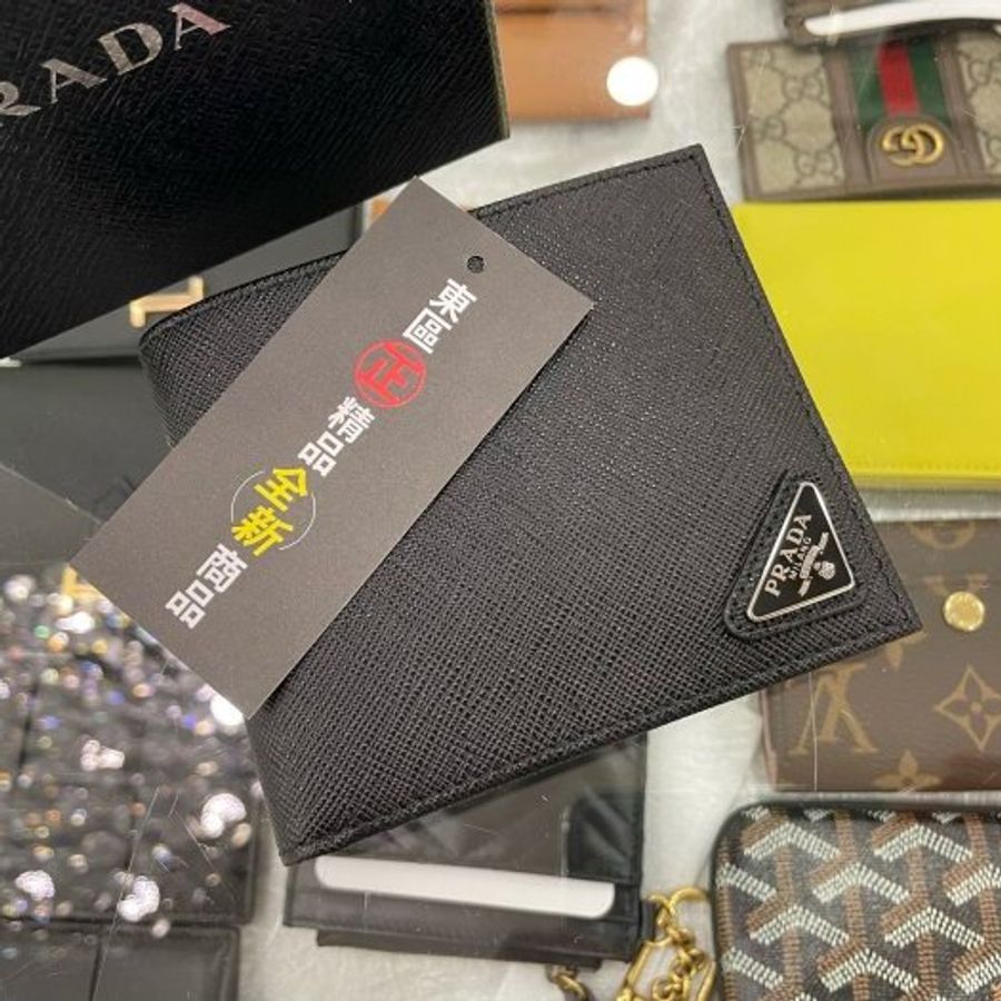 東區正精品㊣PRADA 2MO513 全新黑色防刮皮銀色小三角八卡短夾 RZ6159-4
