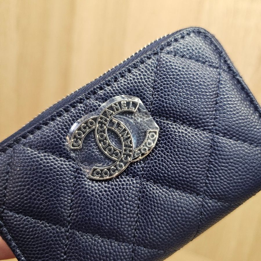 [未使用新品☺️] Chanel深藍荔枝皮銀釦coco鏤空雙C拉鏈零錢卡包-6