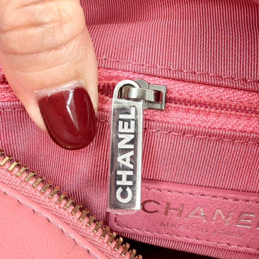 CHANEL - 粉色羊皮菱格流浪包-中號-20