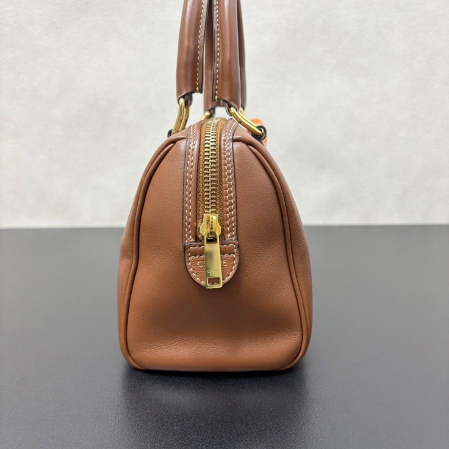 Celine 焦糖色凱旋門logo波士頓全皮枕頭包21*17 99新配件塵袋-3