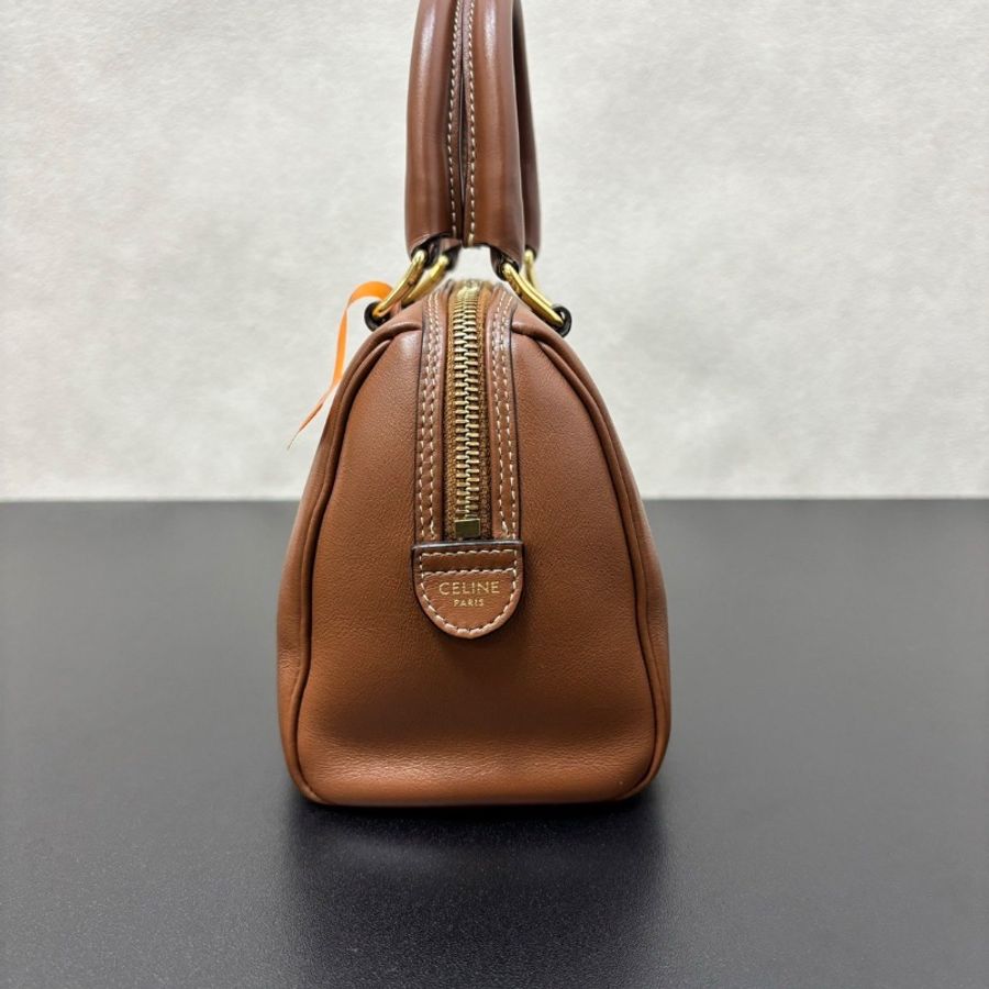 Celine 焦糖色凱旋門logo波士頓全皮枕頭包21*17 99新配件塵袋-4