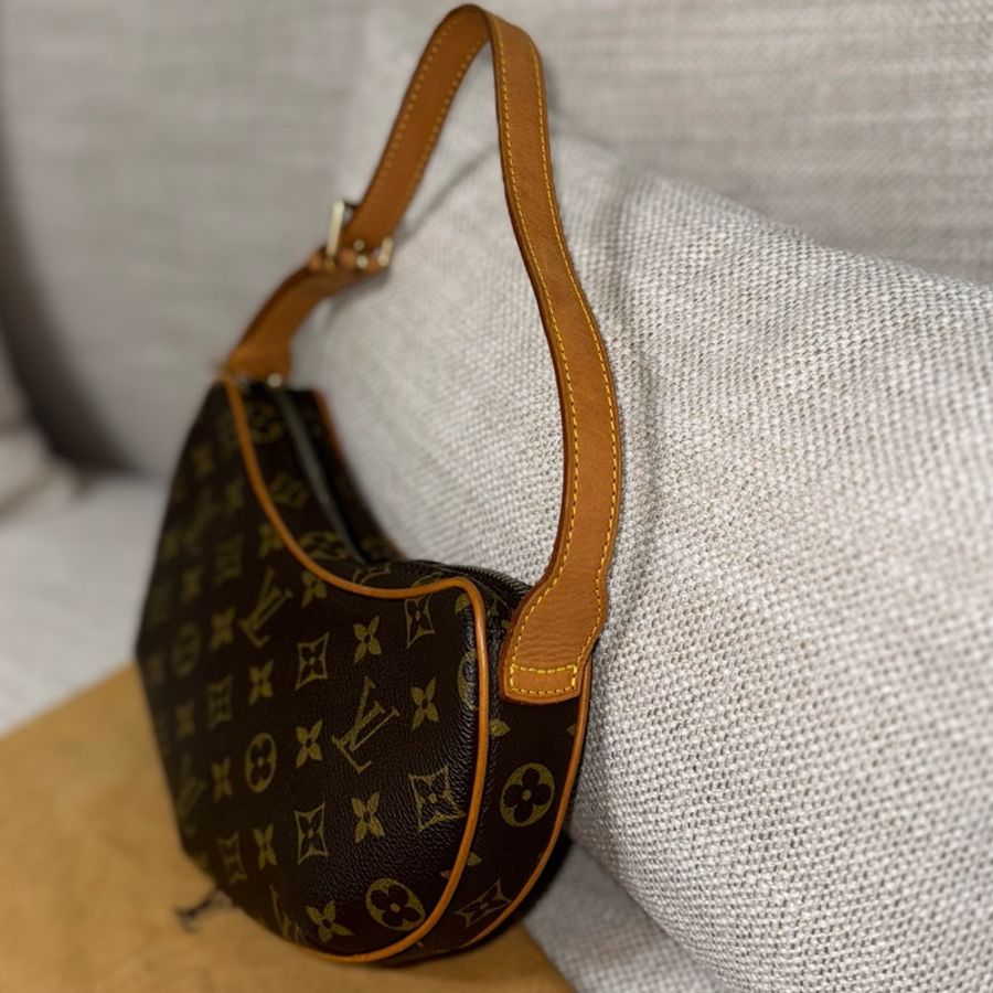 豌豆包✨稀有小號✨92新以上美品✨LV Croissant small 中古可頌包小號🥐漂亮好包況🧡豌豆包/月亮包/月牙包/LV老花肩背包/LV腋下包-30