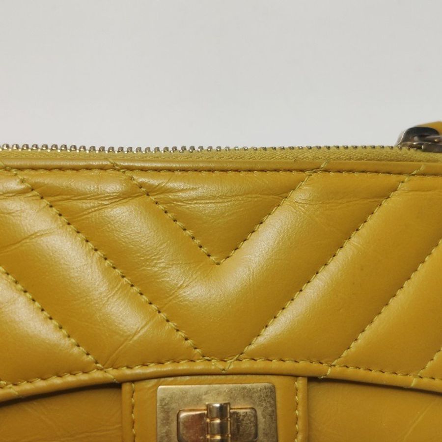 Chanel 2.55Bag油蠟皮純色V紋矩形旋扣卡包-18