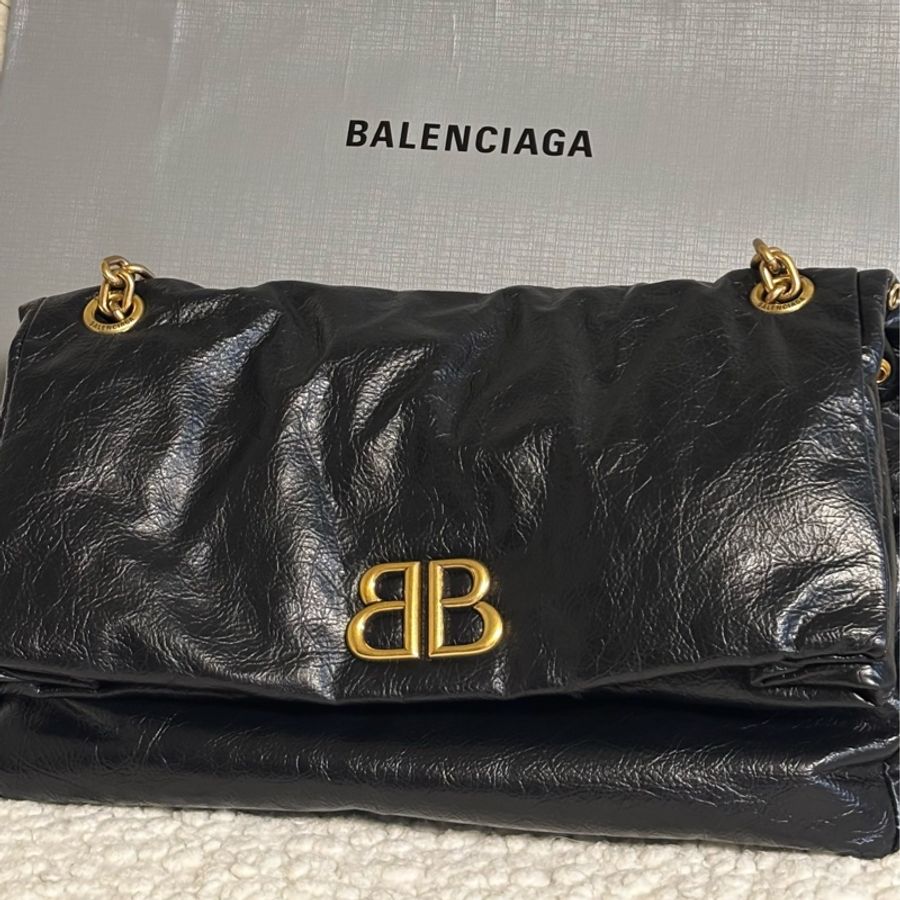 桃園機場購入🩶巴黎世家/Balenciaga MONACO系列 黑金鏈義大利牛皮單肩包-2