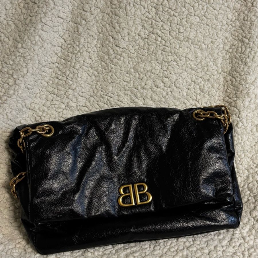 桃園機場購入🩶巴黎世家/Balenciaga MONACO系列 黑金鏈義大利牛皮單肩包-4