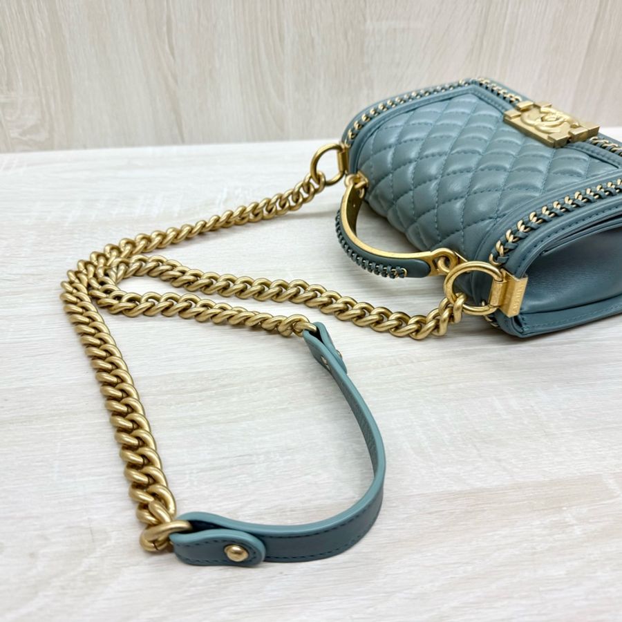 Chanel湖水綠牛皮金釦提把boy20cm/A94805-8