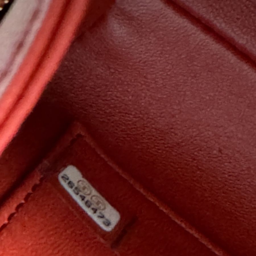 CHANEL-Chevron Medal Flap Bag橘紅色 9.9成新-6
