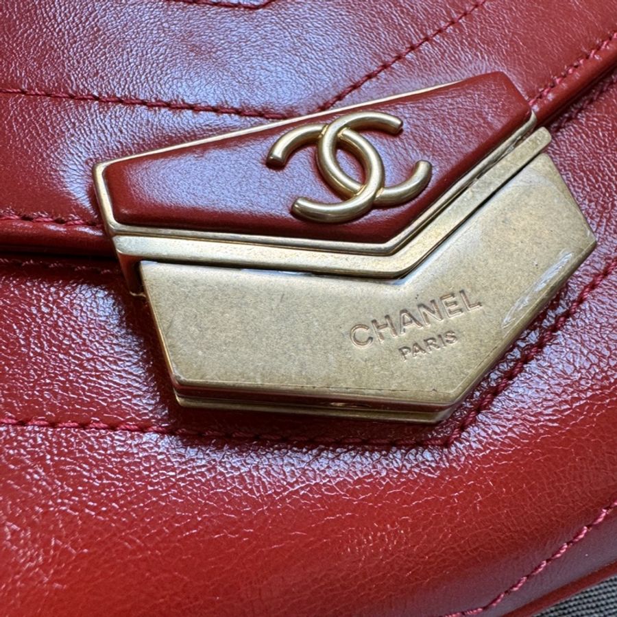 CHANEL-Chevron Medal Flap Bag橘紅色 9.9成新-14