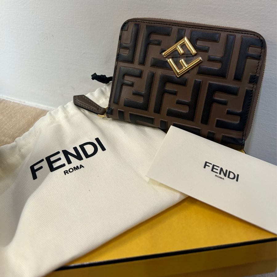 Fendi 咖牛皮ㄇ拉6卡短夾-0