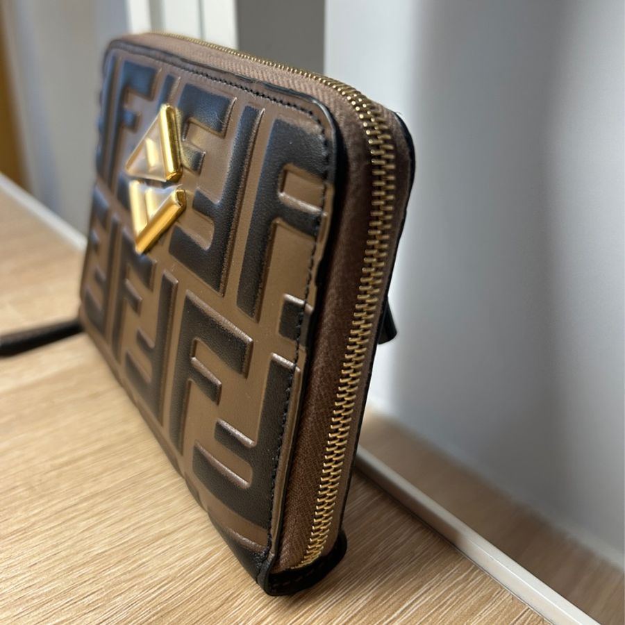 Fendi 咖牛皮ㄇ拉6卡短夾-2