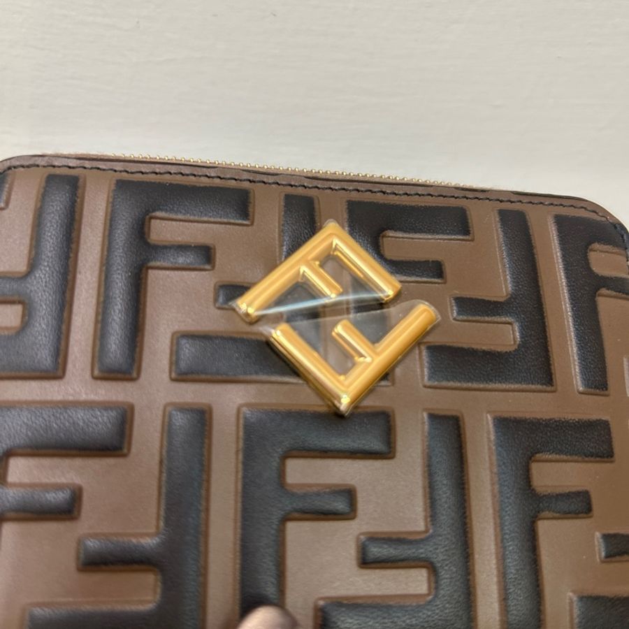 Fendi 咖牛皮ㄇ拉6卡短夾-7