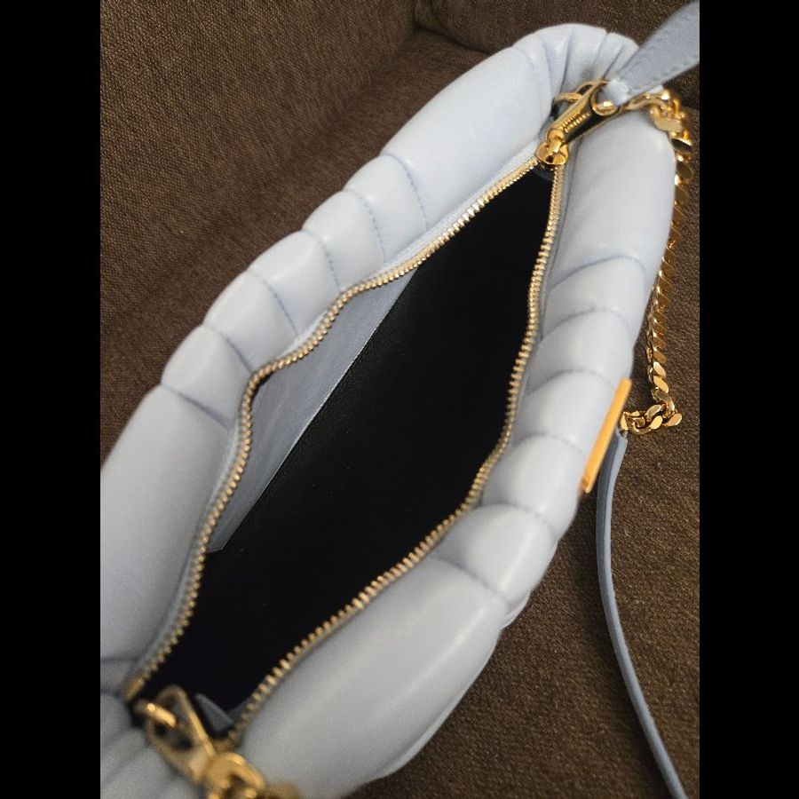 Burberry經典Lola系列羊皮斜揹包(淡藍色)-10