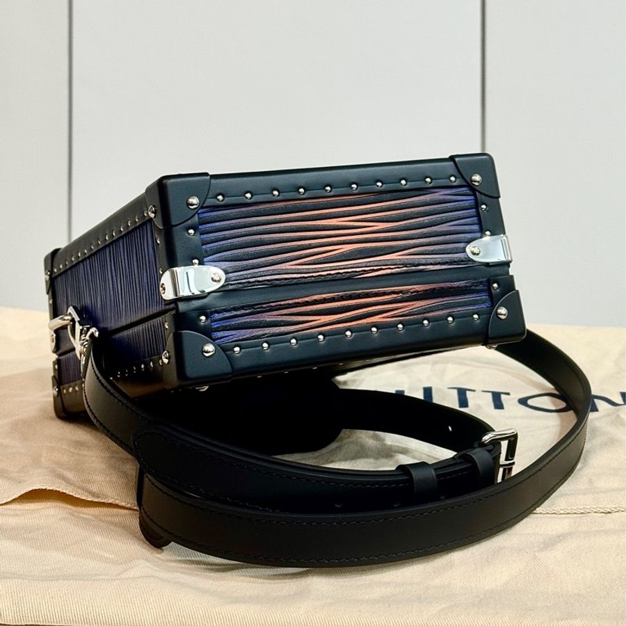 (已售出) Lv M10258 Vertical Clutch Box 硬箱包-2