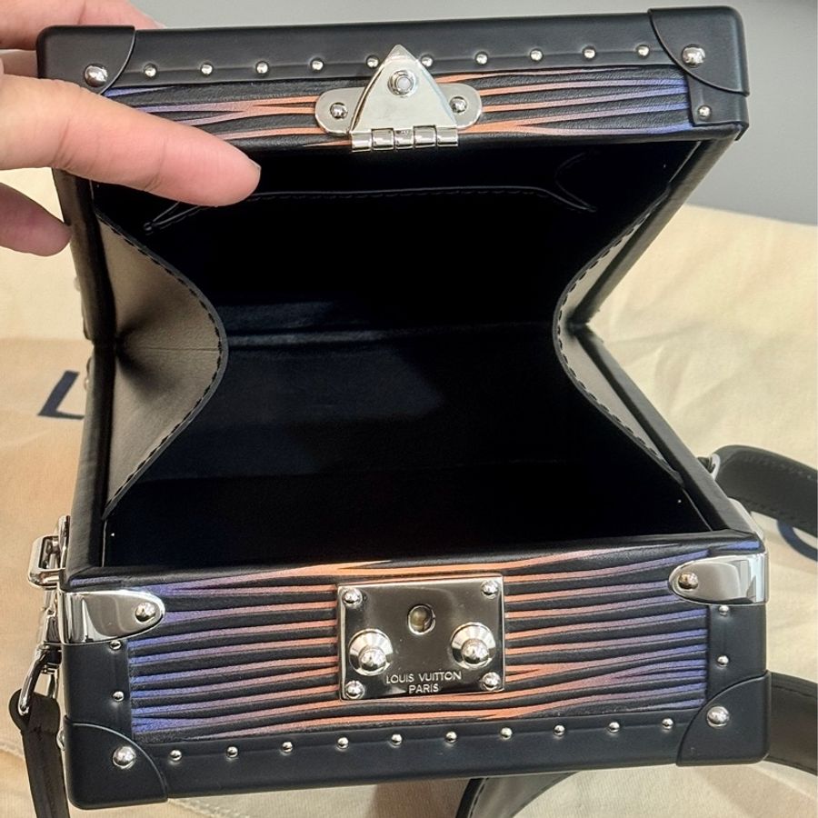 (已售出) Lv M10258 Vertical Clutch Box 硬箱包-3