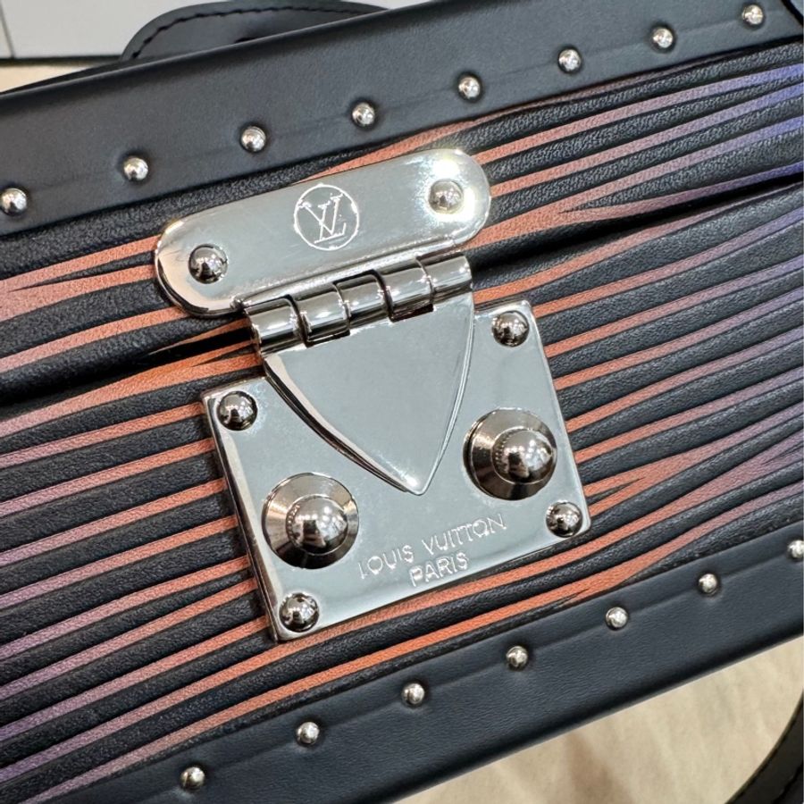 (已售出) Lv M10258 Vertical Clutch Box 硬箱包-6