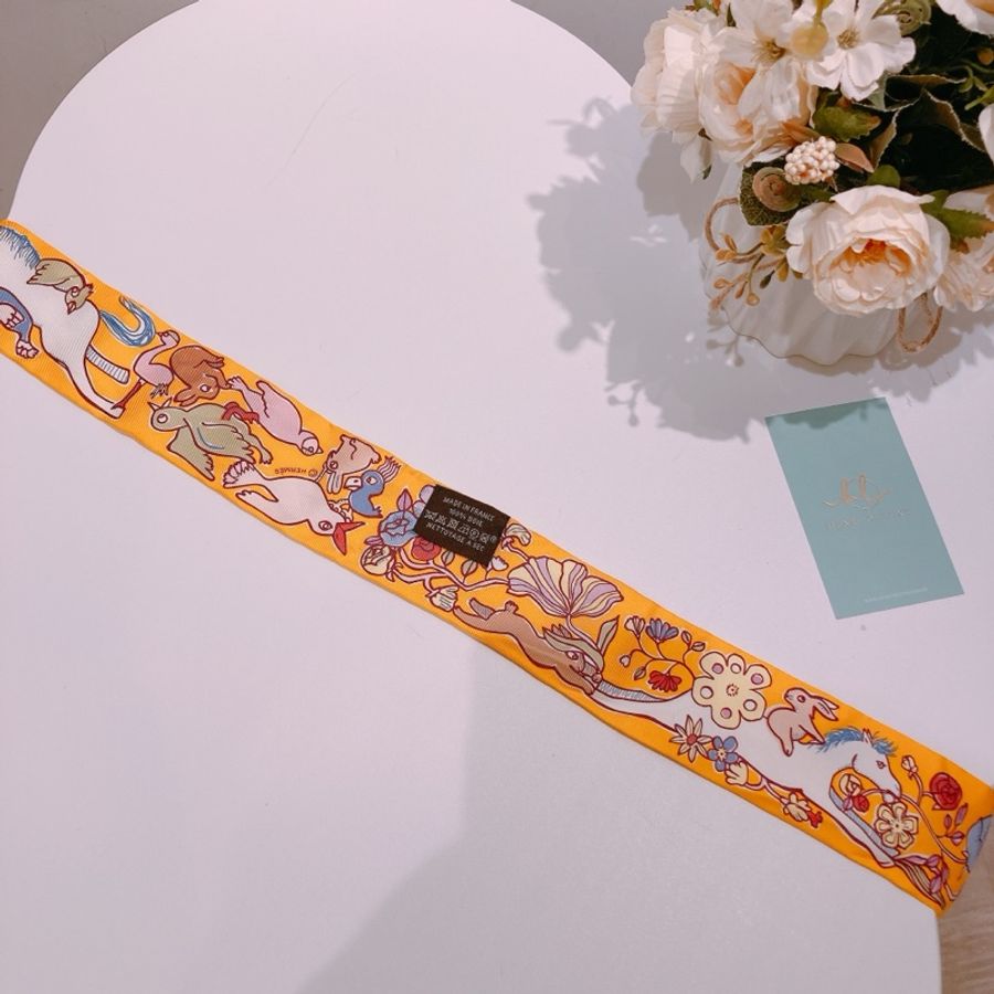 TW4647 HERMES 愛馬仕兔兔上月圖案小絲巾MILLE ET UN LAPINS TWILLY-4