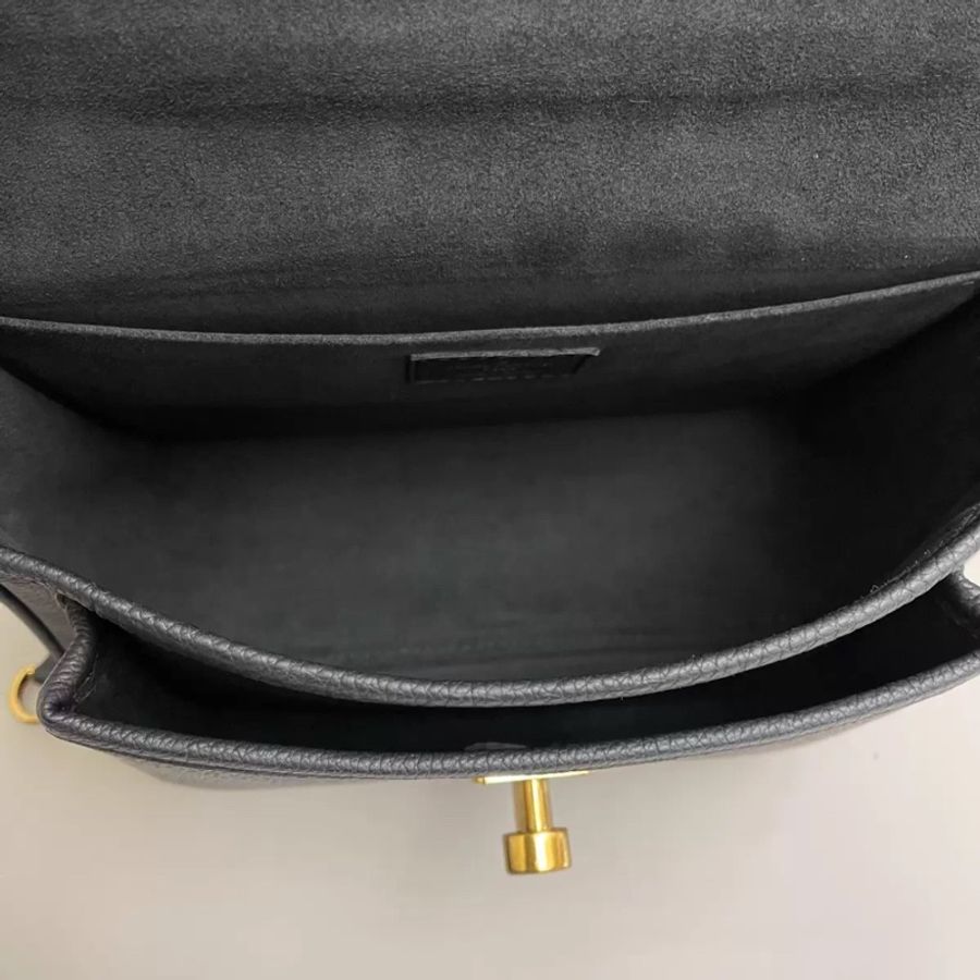 LV路易威登Lockme Chain黑金荔枝紋包-6