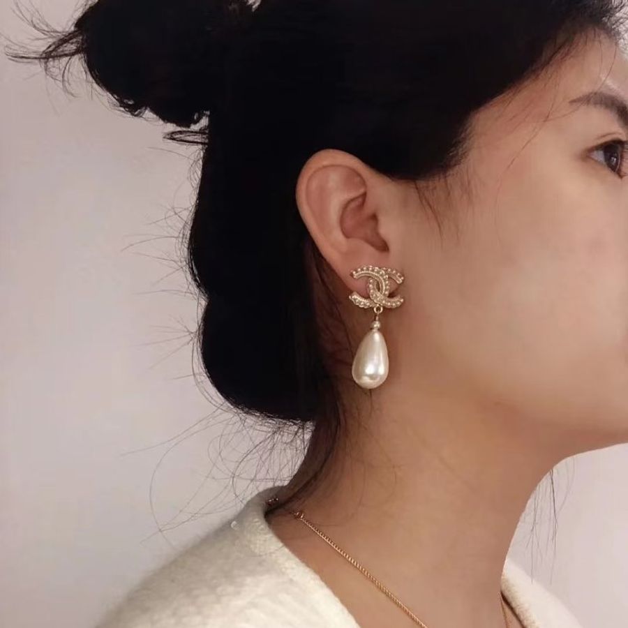 CHANEL 20S珍珠雙C水滴吊墜耳環-8