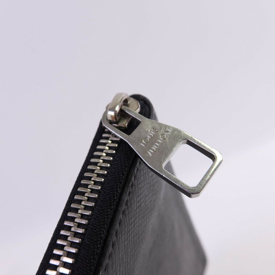 LOUIS VUITTON Taiga Zippy Wallet Vertical銀扣長錢包-8