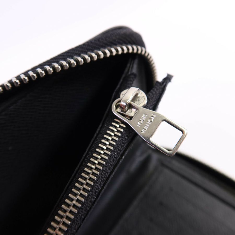 LOUIS VUITTON Taiga Zippy Wallet Vertical銀扣長錢包-12
