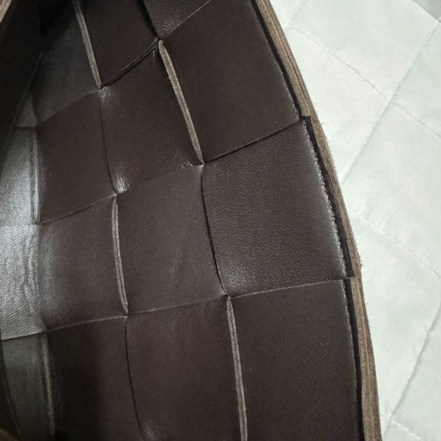 BOTTEGA VENETA BV Cassette Bag 編織包 Fondant 深褐色 小羊皮斜背包-12