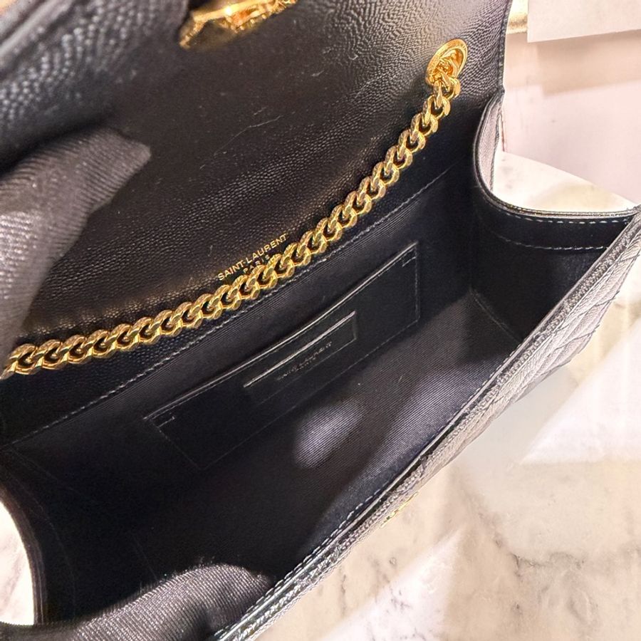 YSL 黑荔枝牛皮Envelope絎縫金釦信封下蓋肩斜背鏈包-7