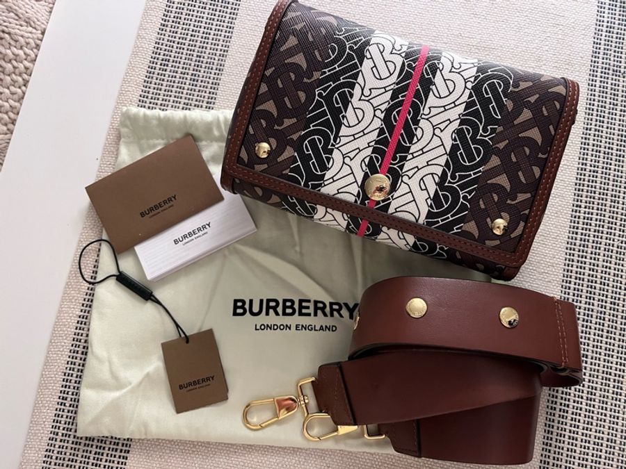 Burberry BT 印花郵差包 精品斜背包 附防塵袋保卡|淘氣善良・尋寶-1