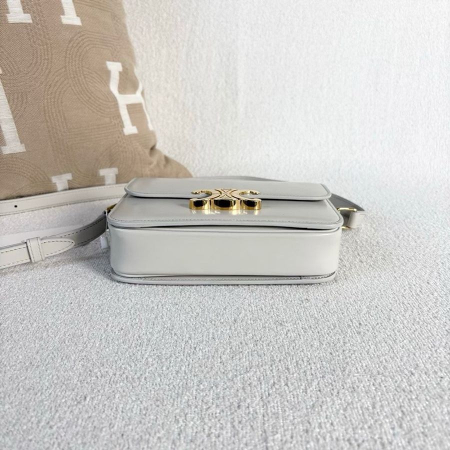 Celine 灰白色金扣Teenbox豆腐包小號18.5*14*5.5 99新配件塵袋-4